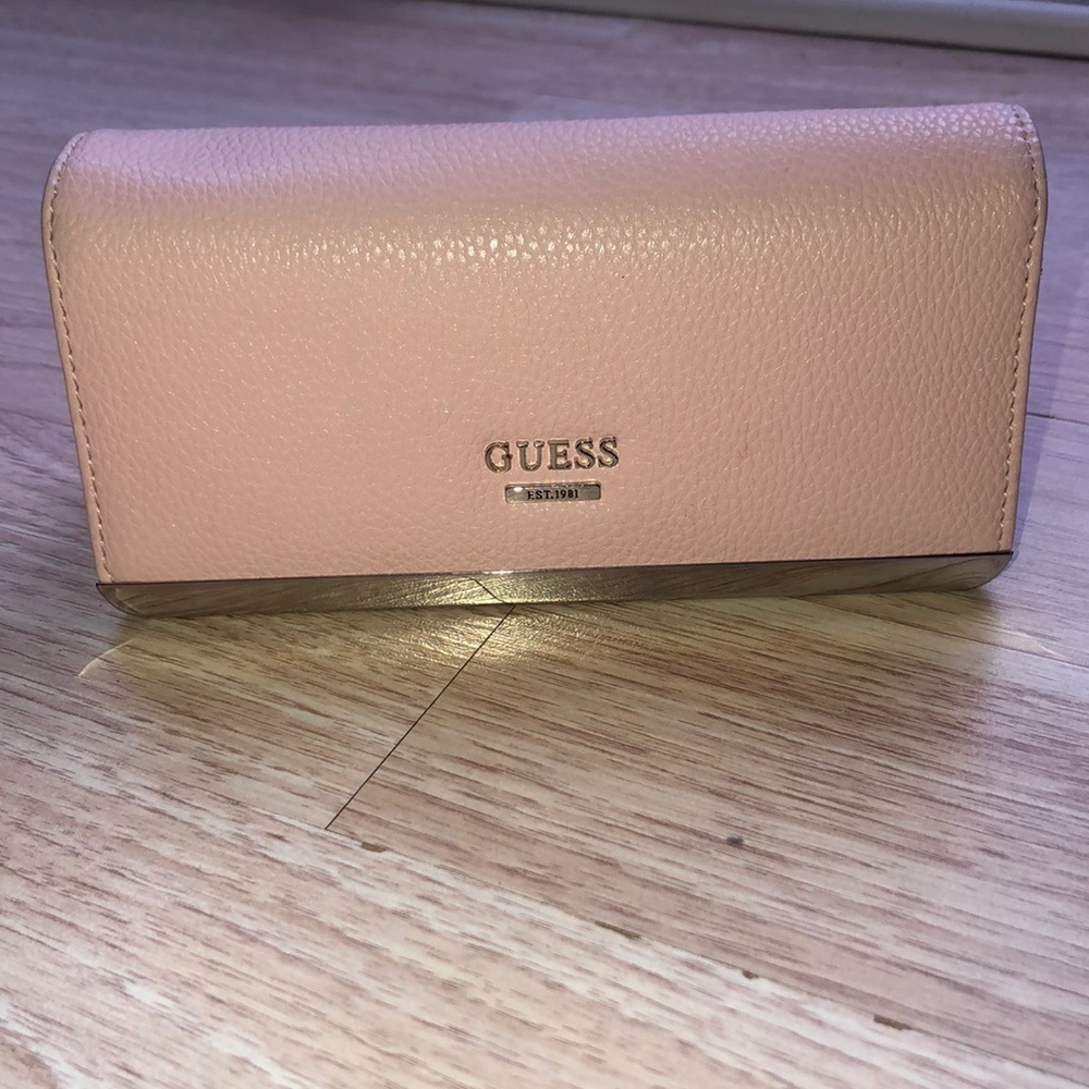 Guess🌸👛